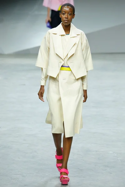 Look 10